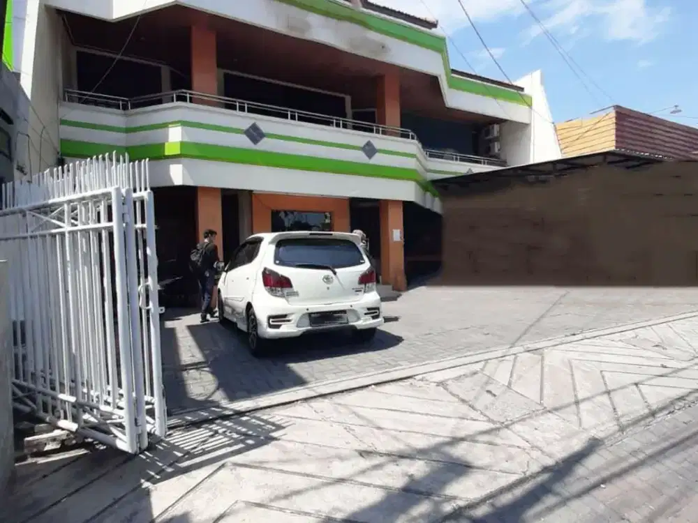 Hotel masih Aktif JL. Rungkut Madya, 0 jalan Raya,  strategis - Parkir mobil luas, ada halaman muka dan belakang.  Row jalan 20 meter