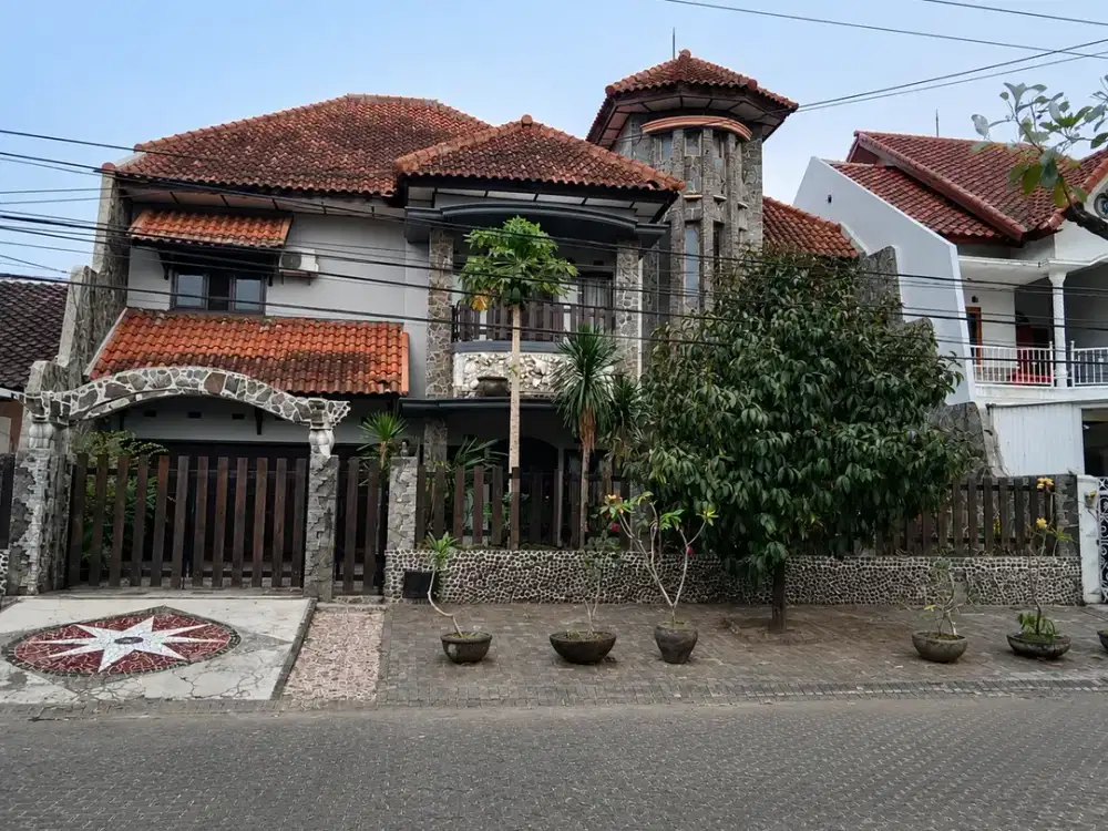 Rumah Mewah 2 Lantai Araya Malang. Dekat Araya Golf & Family Club, Plaza Araya, Gerbang Tol Malang, Bandara, Terminal.MLG00139