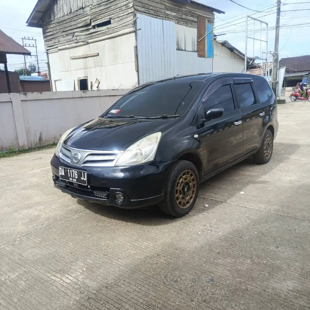 Nissan Grand Livina XV 2011 M/T