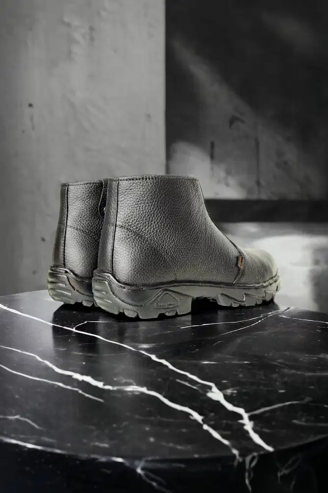 Trendy Sepatu safety standar internasional Dumai