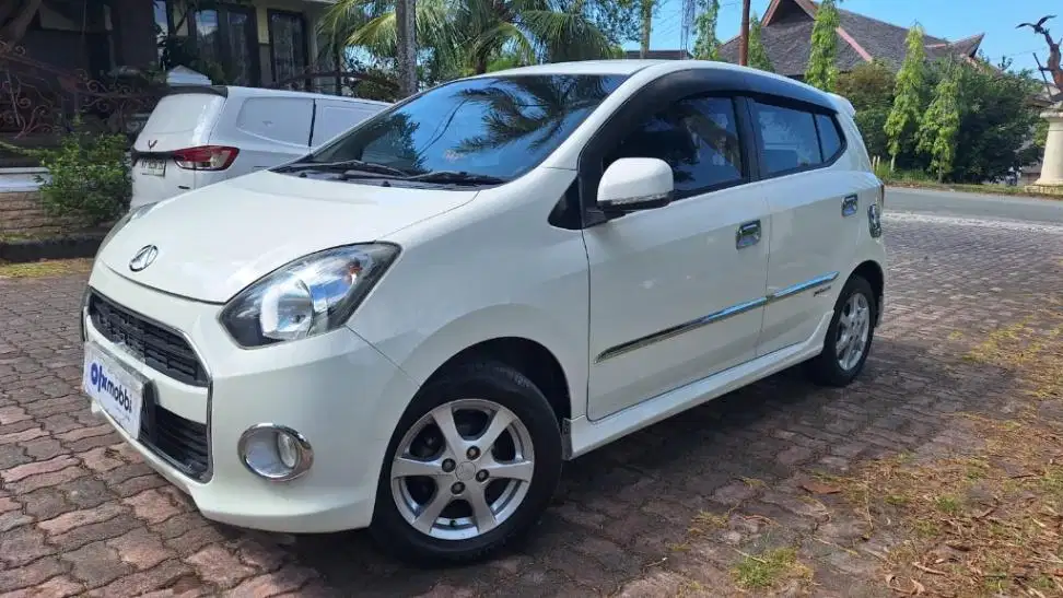 Low KM Daihatsu Ayla 1.0 X Elegant Bensin-MT 2017 KUG