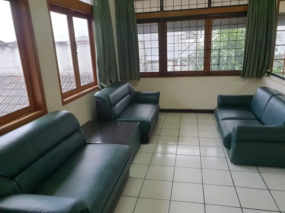 Rumah Tinggal Terawat Berlokasi Di Kawasan Tenang Kopo Elok, Bandung