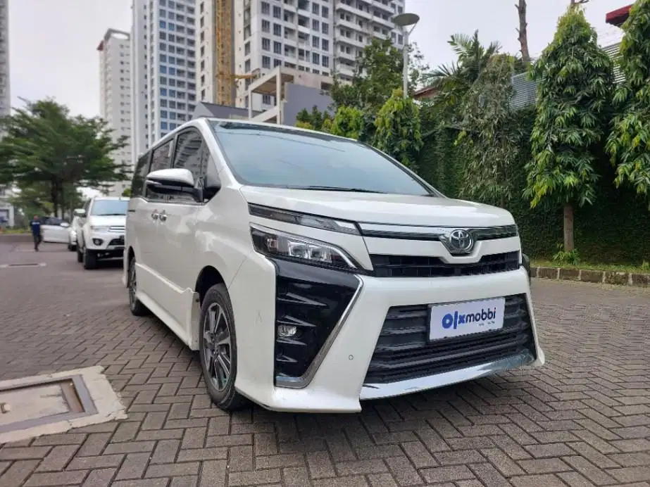 DP MURAH Toyota Voxy 2.0 Bensin-AT 2019 Putih CBICB