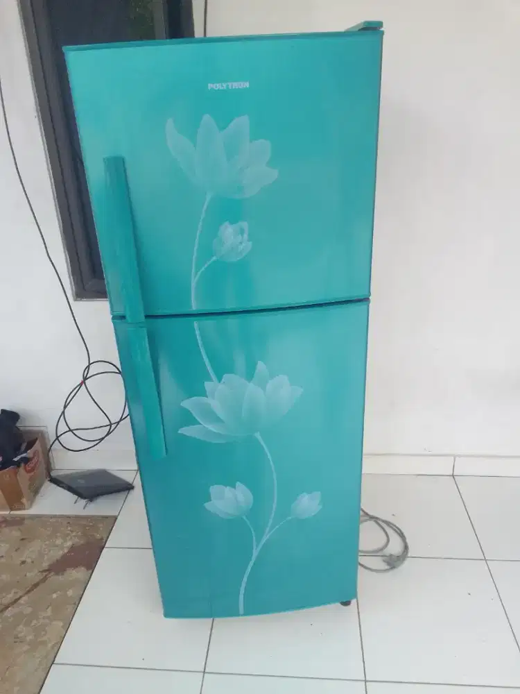 Kulkas 2 pintu merk polytron orsinil