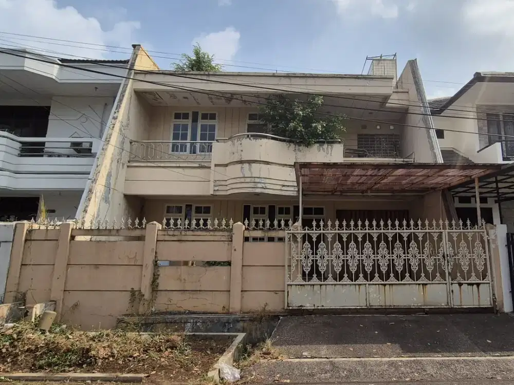 Dijual Rumah Hitung Tanah Saja! di Puri Indah, Lokasi Strategis
