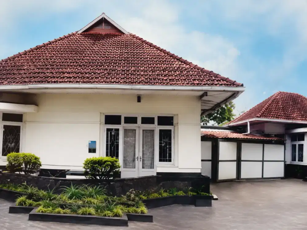 Rumah Mewah di Kawasan Ijen Boulevard Malang. Dekat Ijen Boulevard, Alun-Alun Tugu Malang, MOG, Stasiun Kota Baru.MLG00145
