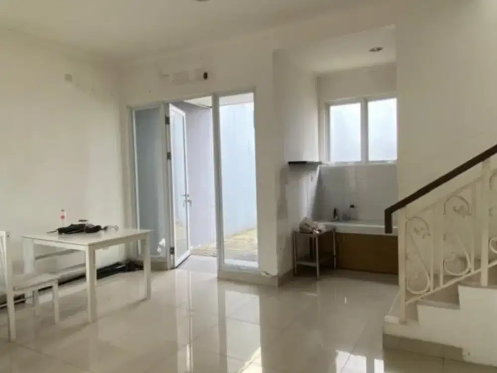 Jual Rumah lebar 8  Nyaman di Thames JGC dengan 3+1 Kamar Tidur dan Legalitas SHM