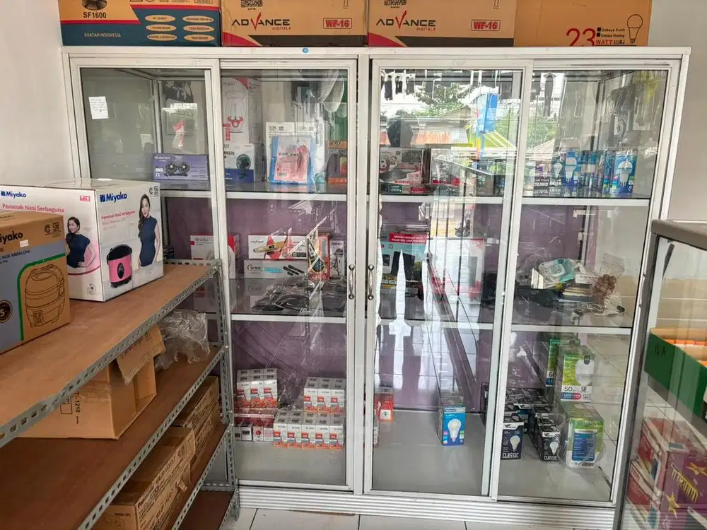 Dijual Etalase Kaca