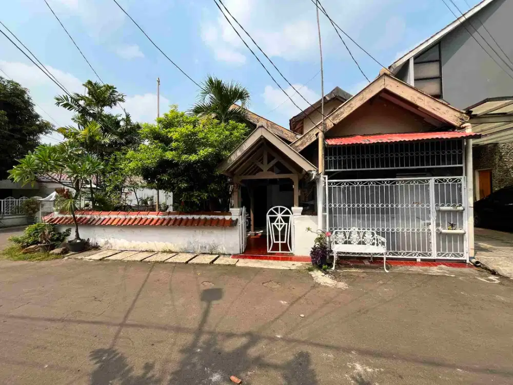 DIJUAL RUMAH HOOK DALAM KOMPLEK DEKAT MRT H. NAWI CIPETE JAKSEL