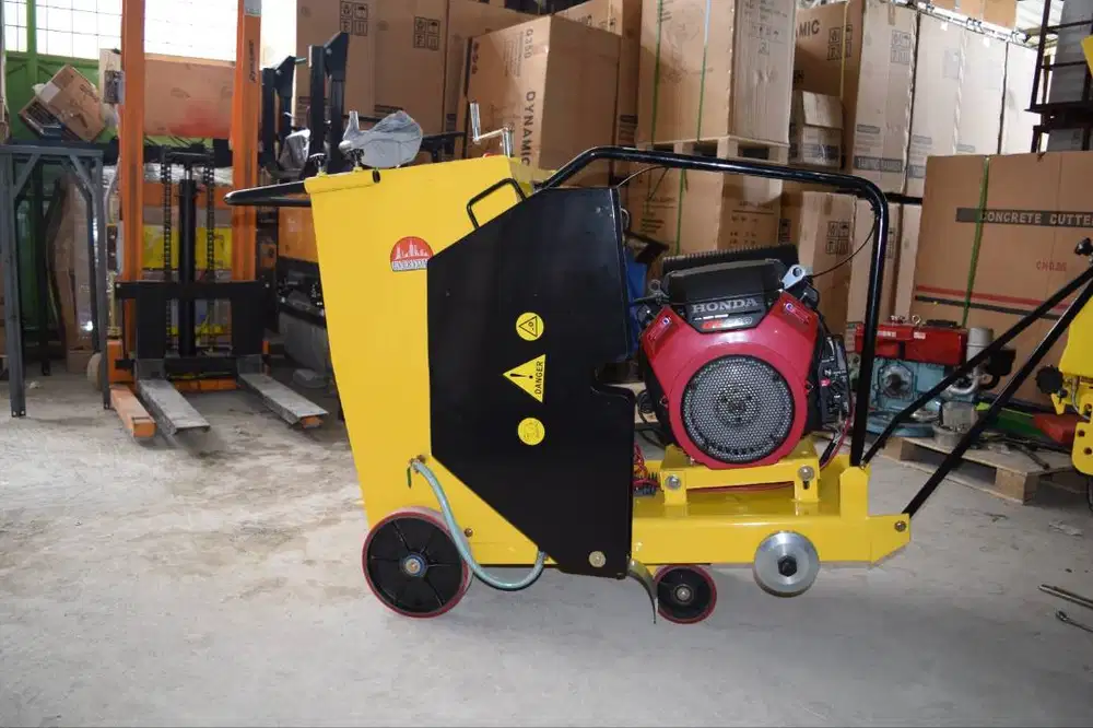 EVERYDAY Gasoline 24 inch Concrete Cutter CNQ26+Blade