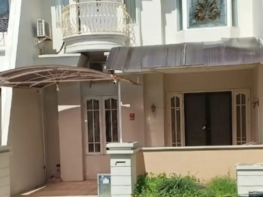 DISEWAKAN RUMAH MODERN KLASIK, SEMI FURNISHED, TAMAN MUTIARA, PAKUWON CITY