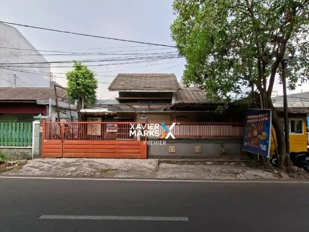 DISEWAKAN RUMAH DI POROS JALAN BUNGA-BUNGA, LOWOKWARU, MALANG KOTA COCOK UNTUK TEMPAT USAHA KAFE, KANTOR, KULINER