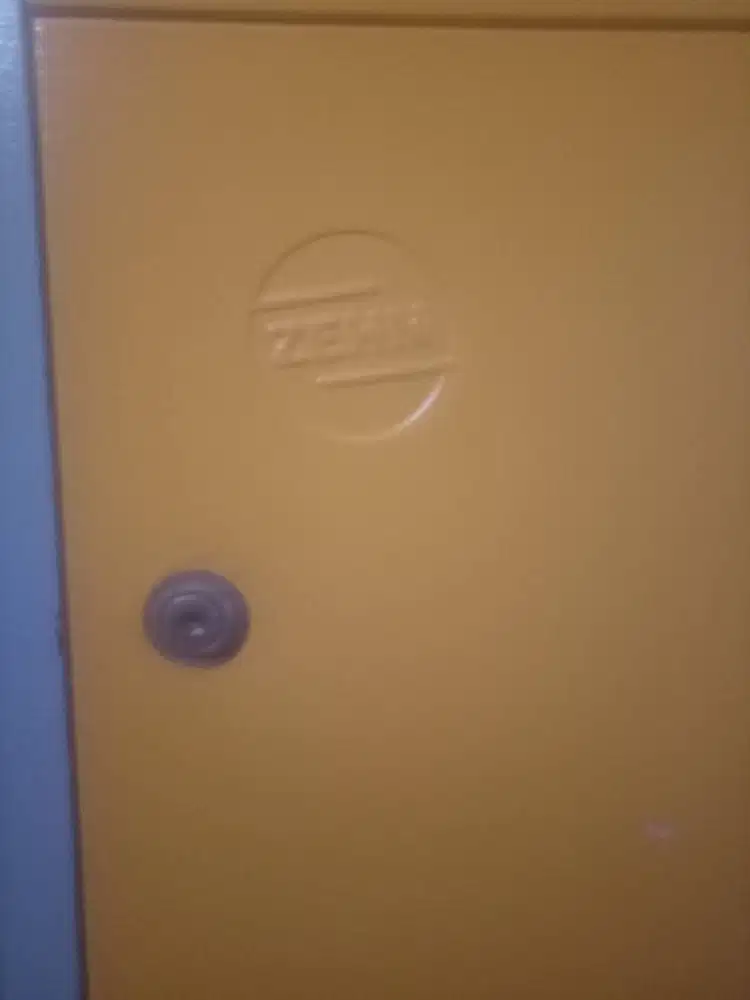 Loker merk zehn 24 pintu