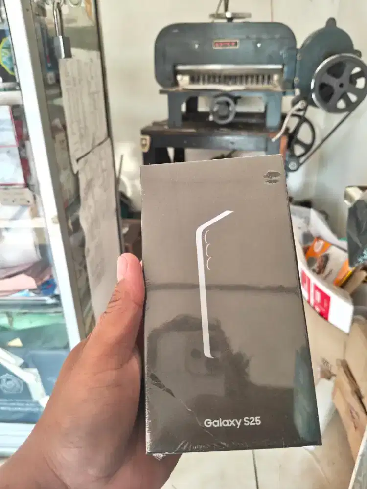 Samsung S25 12/512