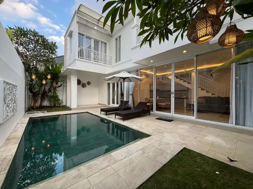 DISEWAKAN VILLA 2 LANTAI DI SUNSET ROAD KUTA DEKAT TRANS STUDIO MALL