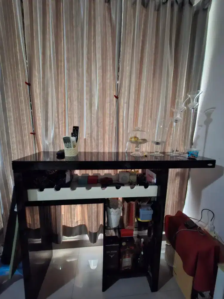 Meja bar  unik minimalis