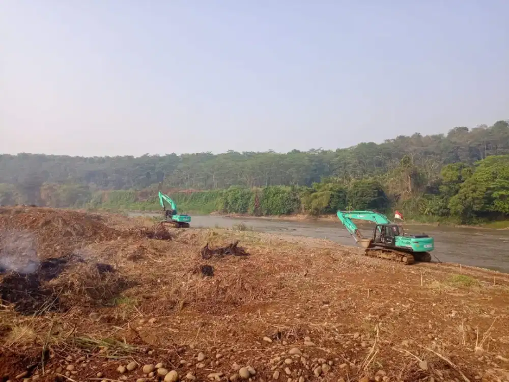 Cut and fill bongkar bangunan beton turap