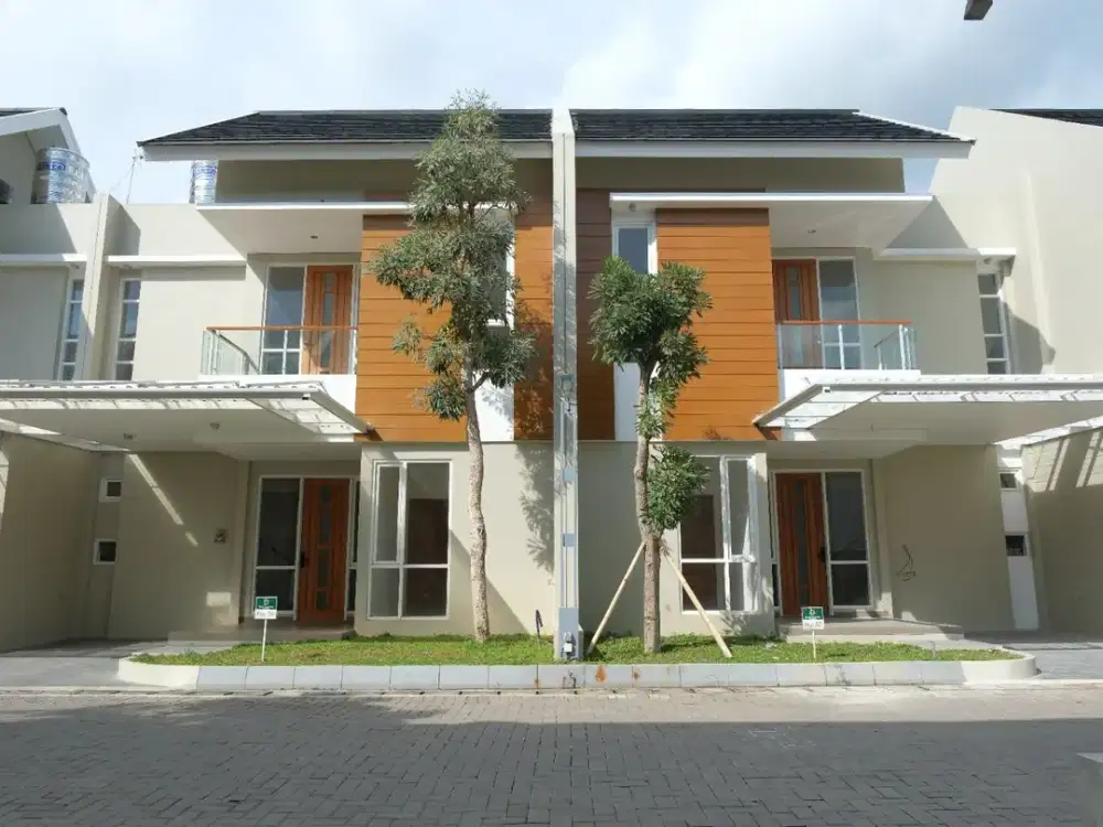 Properti, Bale Bhavana, Samping Bale Mulia