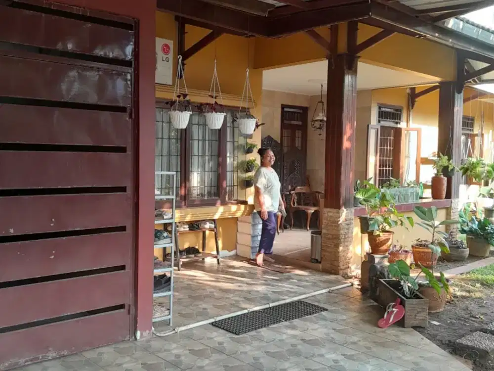 Dijual Rumah di Lebak Bulus, Jakarta Selatan. Strategis, dekat Stasiun MRT dan Pool Bus
