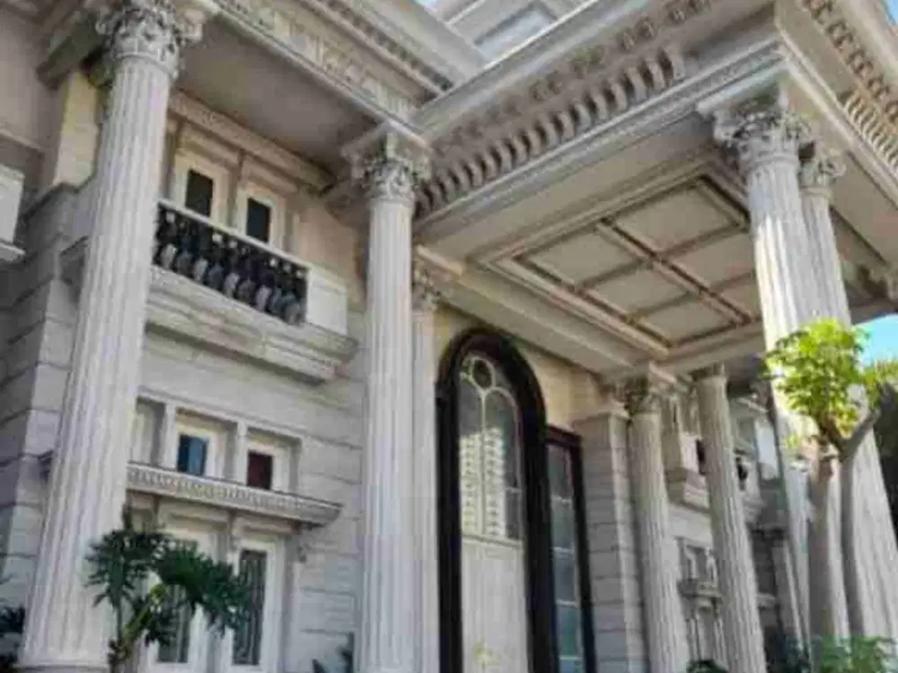 Dijual Rumah Mewah Semi Furnish di Pakuwon Indah Surabaya