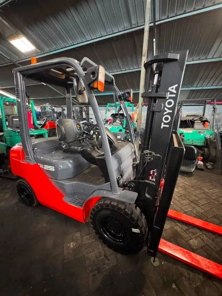 TOYOTA 2.5 TON MAST 3 METER STD LANGSUNG PEMILIK