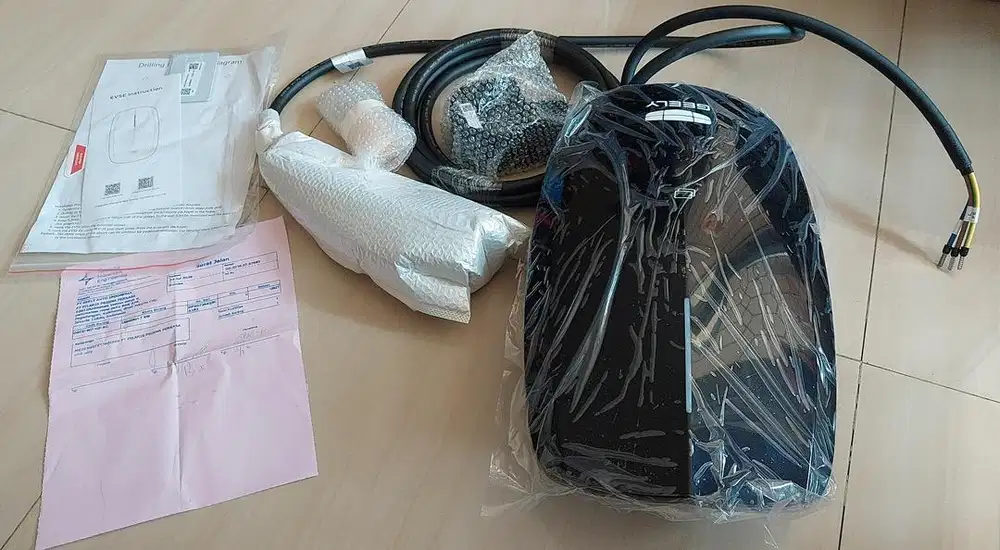 Wall charger geely