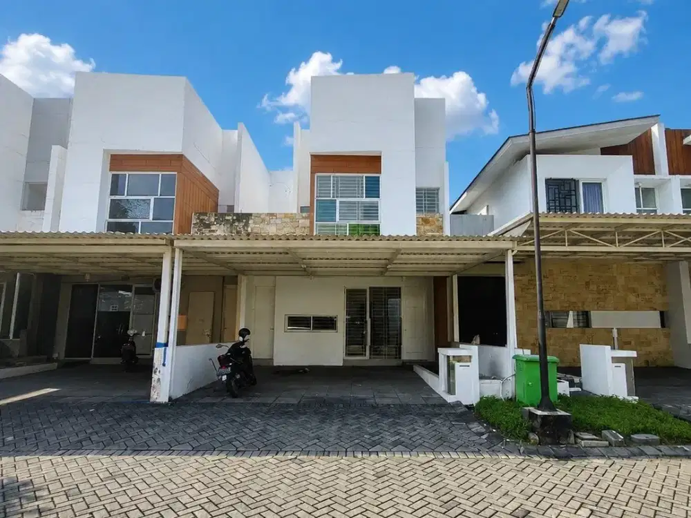Rumah Greenwich, Royal Residence Siap Huni • Carport