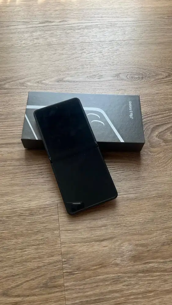 WTS 2nd Samsung Galaxy Z Flip 7 jet black Mint condition