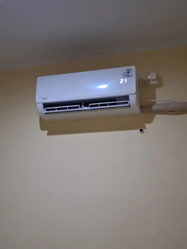 AC Midea 1/2PK like new