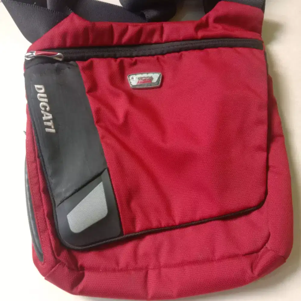 Tas Selempang Tumi x Ducati Messeger Sling Bag