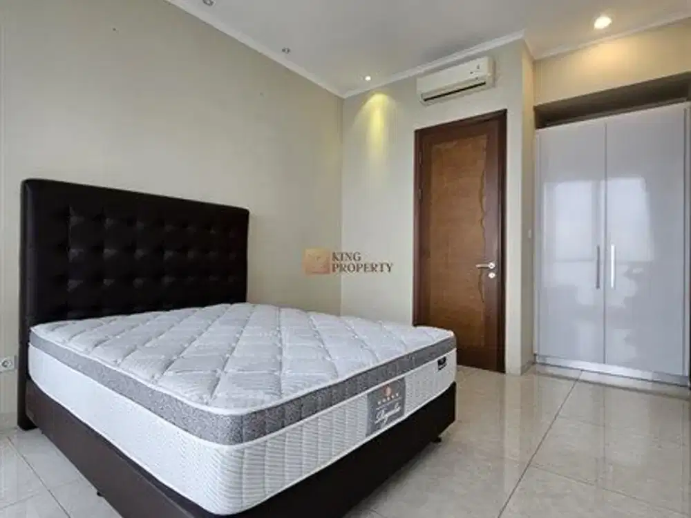 Tinggal Lebih Nyaman dengan Pemandangan Kota yang Menawan , Disewakan Apartemen 3br +1 di Condominium Taman Anggrek Residece private lift strategis