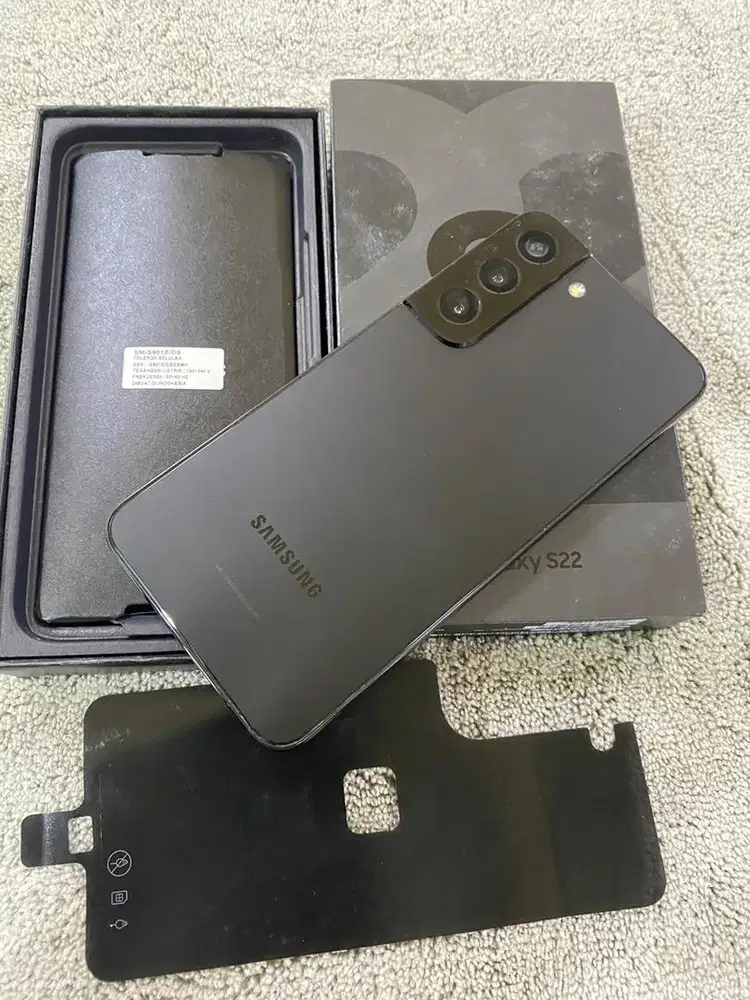Samsung S22 5G 8/256 Hitam