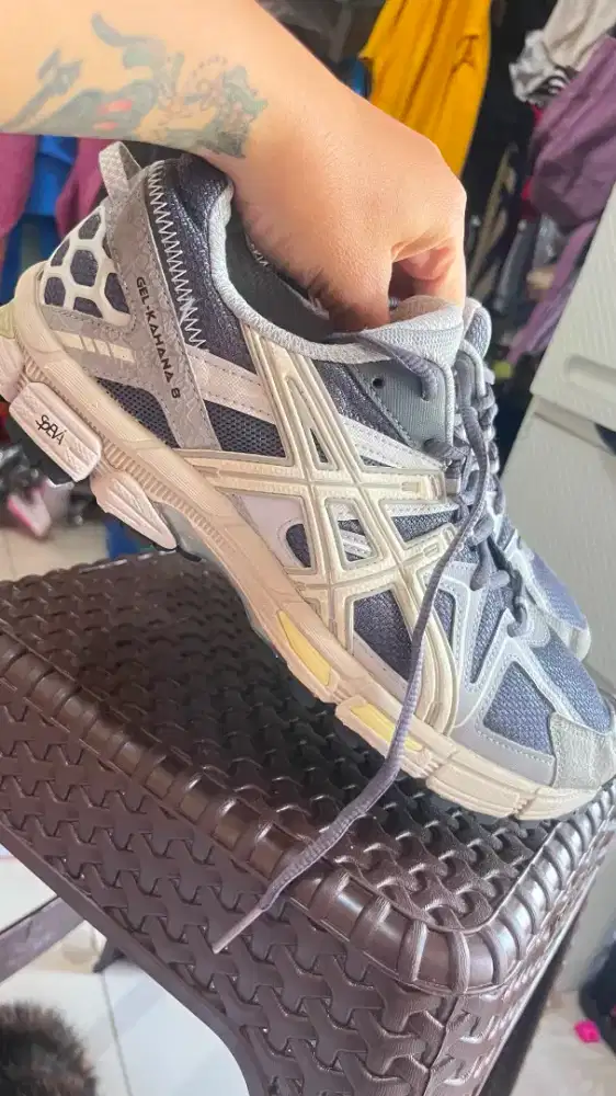 Original Asics kahana8 size 42.5