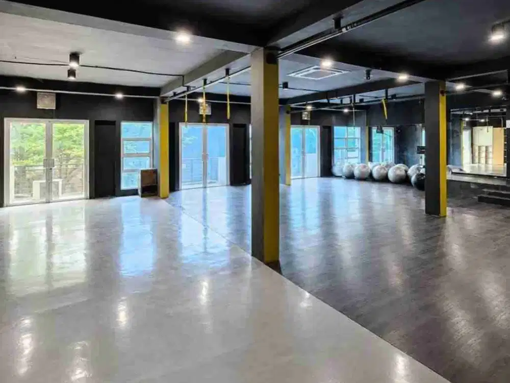 Gedung Raya Kemang Strategis Parkir 18 Mobil
