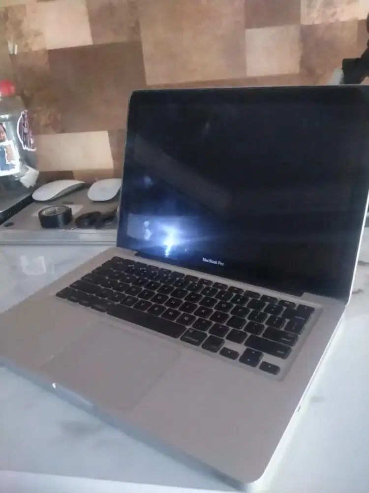 Apple macbook pro i5