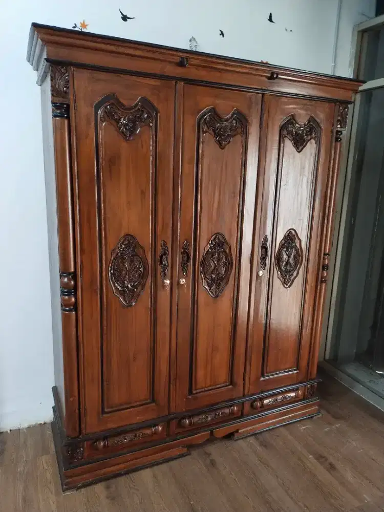 Lemari pakaian pintu 3 jati