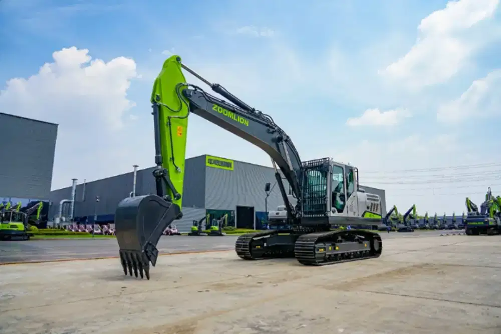 Excavator ZOOMLION type ZE215 kelas pc 200