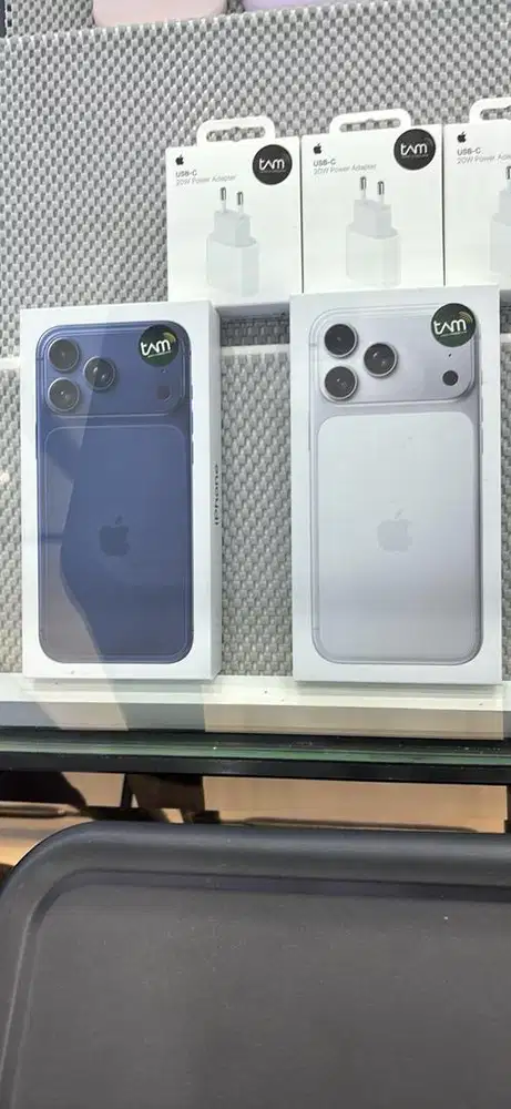 Iphone 17 promax silver blue second ready