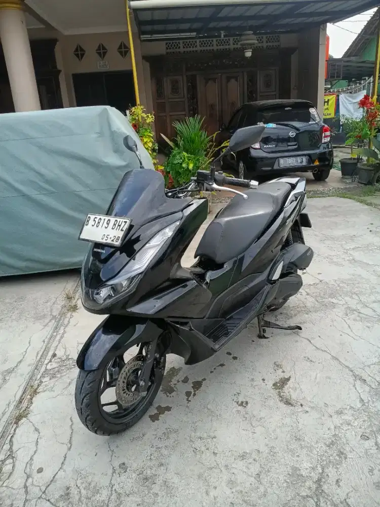 HONDA PCX 2023 HITAM