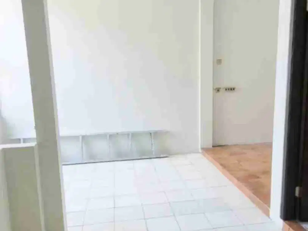 Dijual Rumah 2 Lantai Strategis Di Jalan Rambutan Tanjung Duren