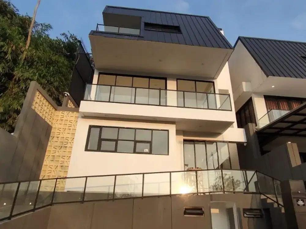 RUMAH EKSLUSIF STRATEGIS 3 LANTAI + ROOFTOP CITY VIEW SISA 2 UNIT DI DAGO BANDUNG