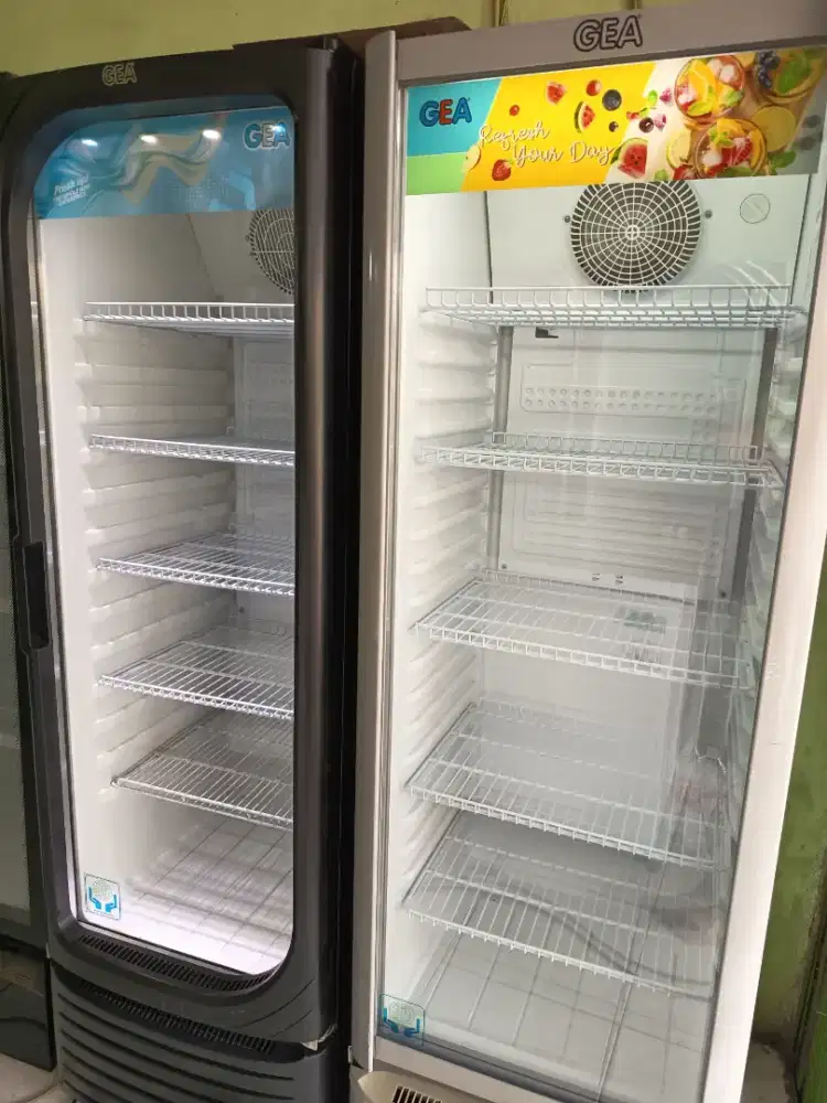 Showcase merek gea 368 dan 280 liter