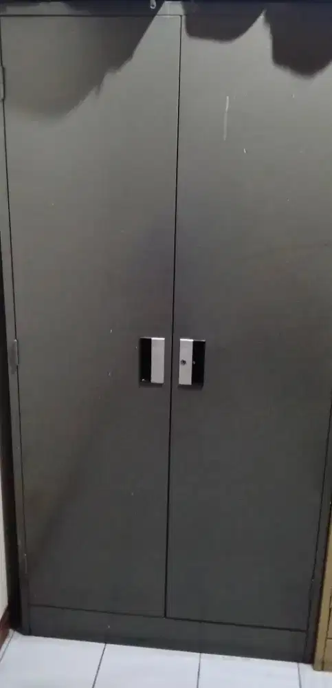 Lemari besi kabinet