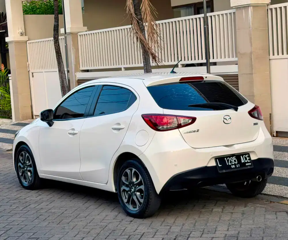 Mazda 2 R AT Skyactive 2015