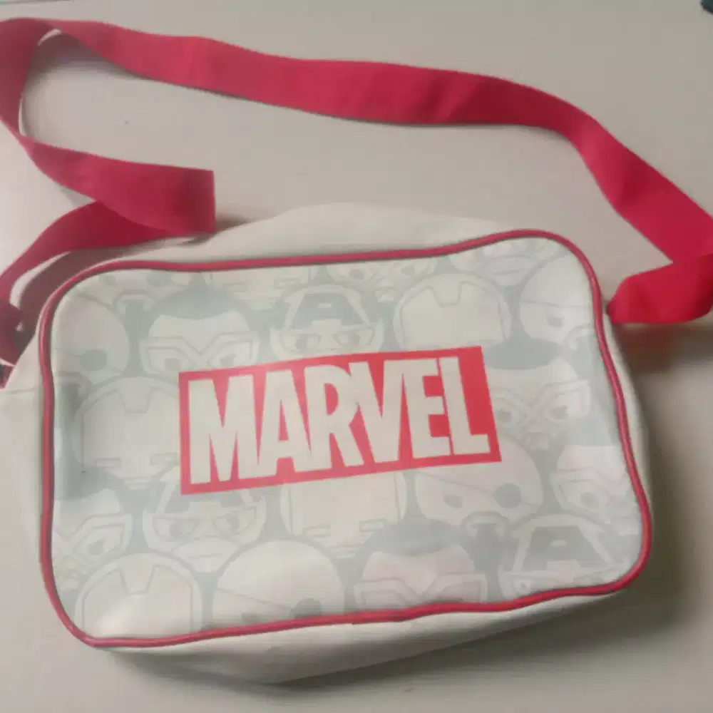 Tas Selempang Marvel by Miniso Original