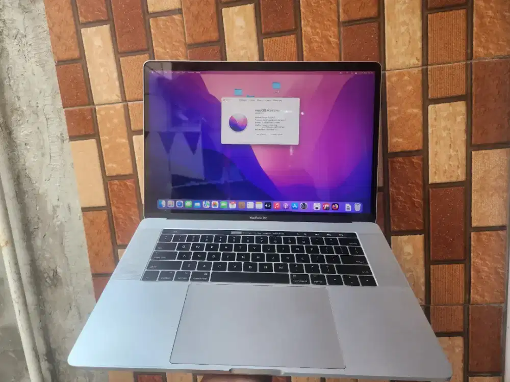 Macbook pro core i7 16GB 256GB 2017 15inch touchbar secepatnyaa