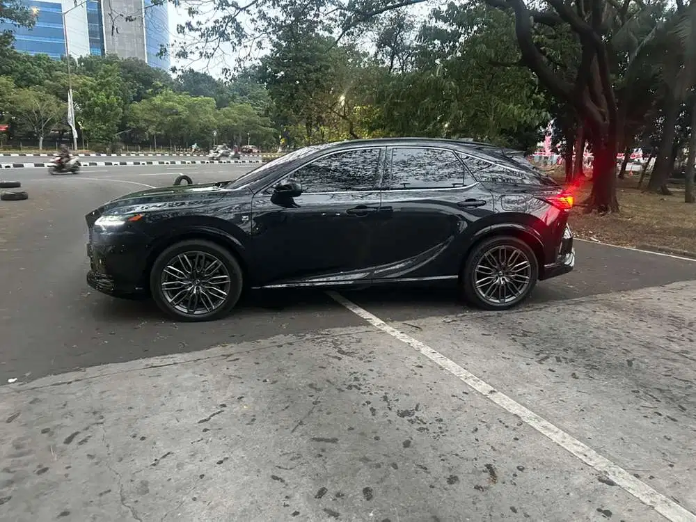 Lexus 500h F sport 2023 kondisi mesin body seperti baru dan istimewa