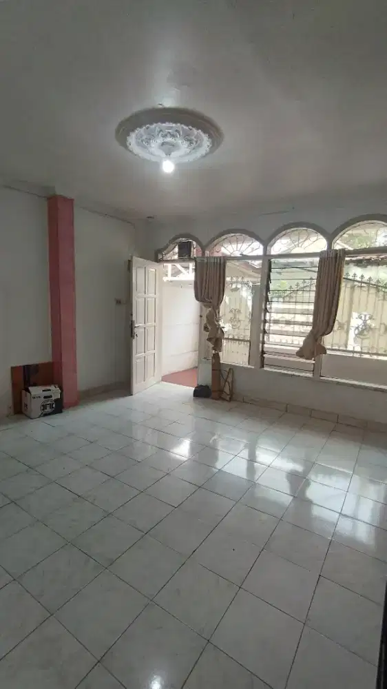 DISEWAKAN RUMAH STRATEGIS DI RAWAMANGUN, PULOGADUNG, JAKARTA TIMUR