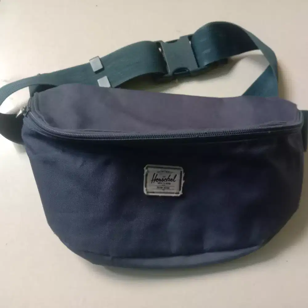 Tas Pinggang Herschel Original Preloved Seken Second