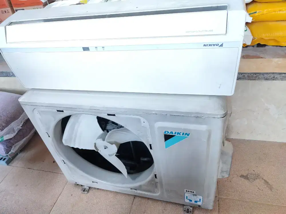 ac daikin 1pk  kondisi tidak dingin